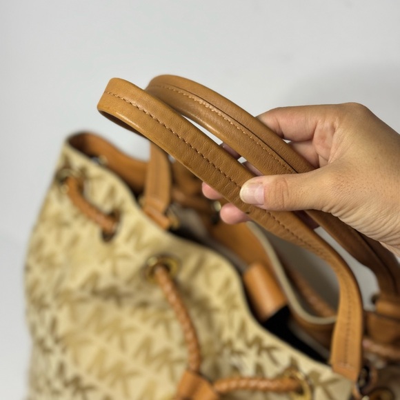 Michael Kors Jet Set Large Gathered Tote Beige/Camel Jaquard - Picture 4 of 12